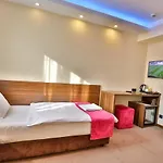 Boutique Golden Star Τούζλα